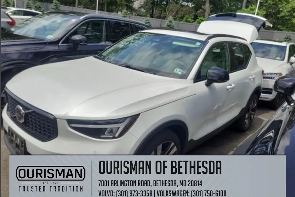 2023 Volvo XC40 Plus photo 1
