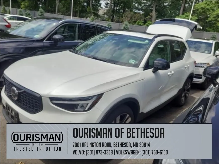 2023 Volvo XC40 Plus photo 1