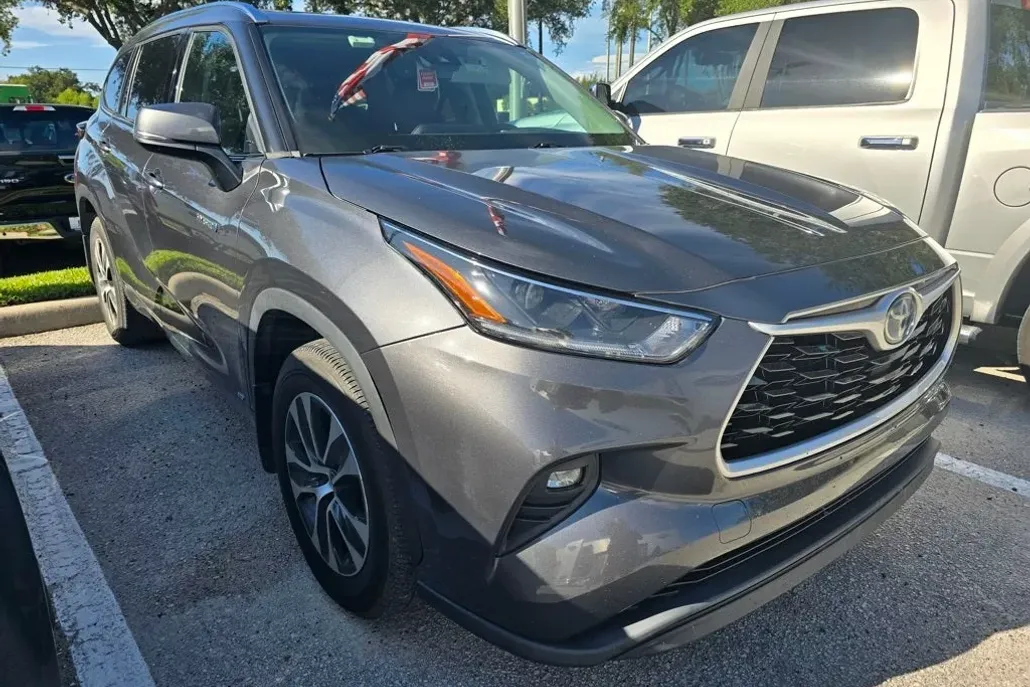 2021 Toyota Highlander Hybrid XLE photo 1