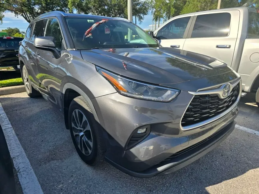 2021 Toyota Highlander Hybrid XLE photo 1