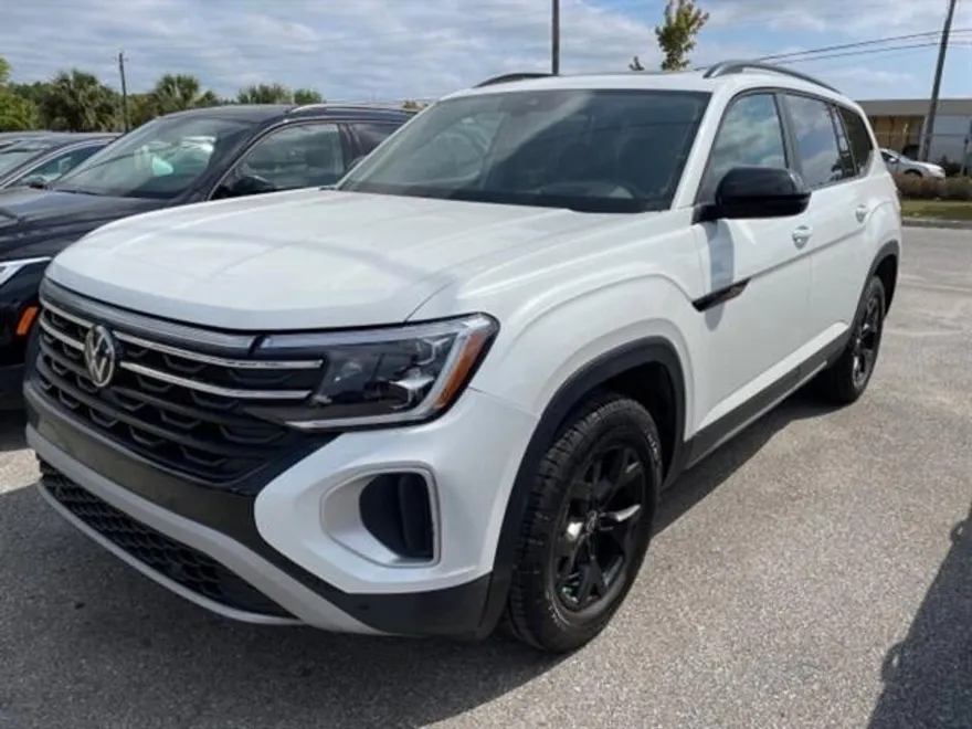 2024 Volkswagen Atlas Peak Edition SEL photo 1