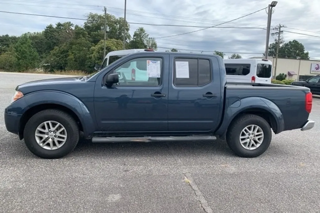 2015 Nissan Frontier SV photo 1