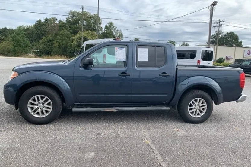 2015 Nissan Frontier SV photo 1