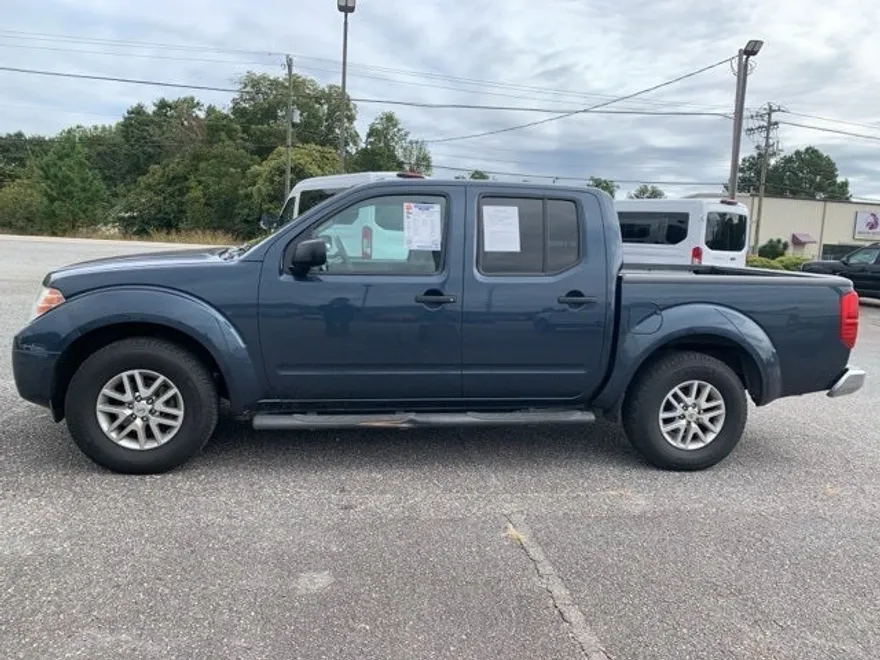 2015 Nissan Frontier SV photo 1