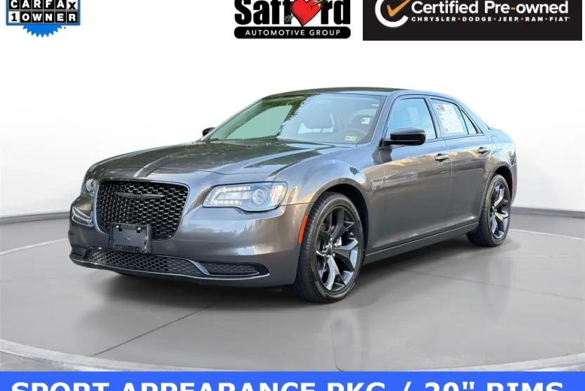 2023 Chrysler 300 Touring photo 1