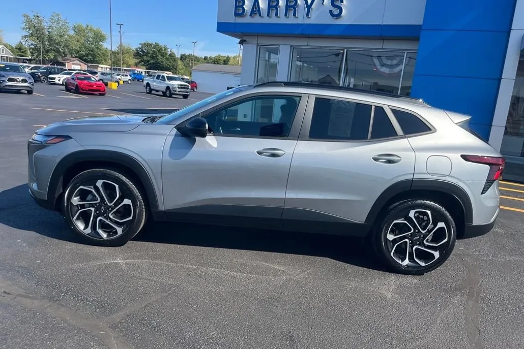 2024 Chevrolet Trax photo 1