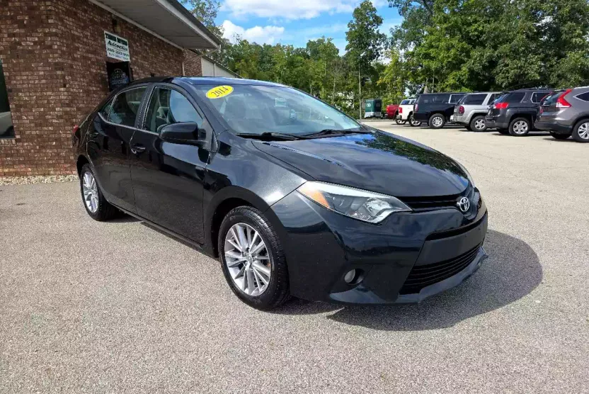 2014 Toyota Corolla LE Plus photo 1