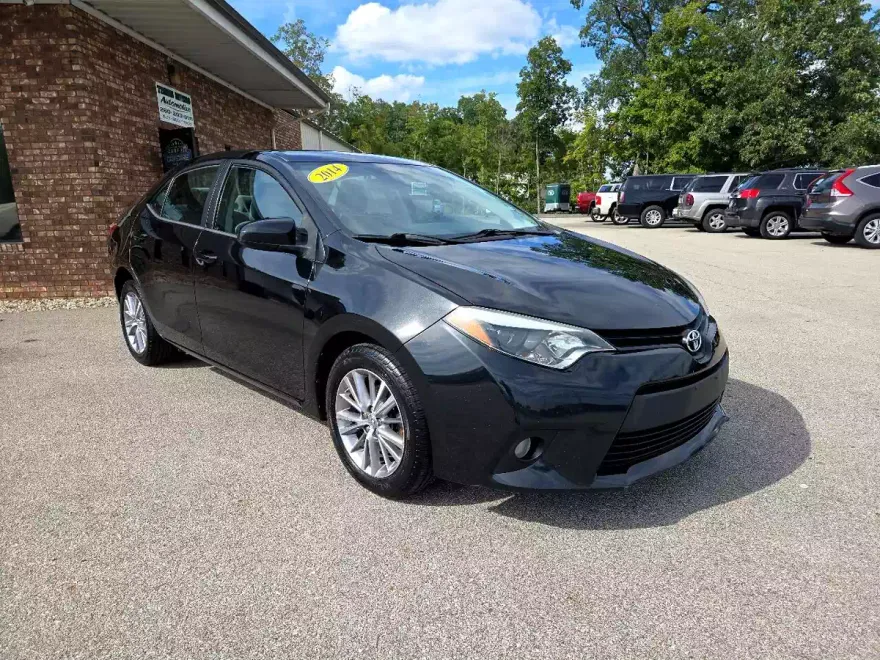 2014 Toyota Corolla LE Plus photo 1