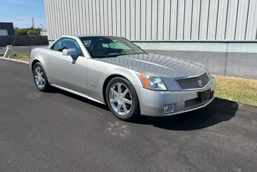 2005 Cadillac XLR photo 1