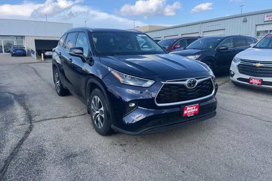 2022 Toyota Highlander XLE photo 1