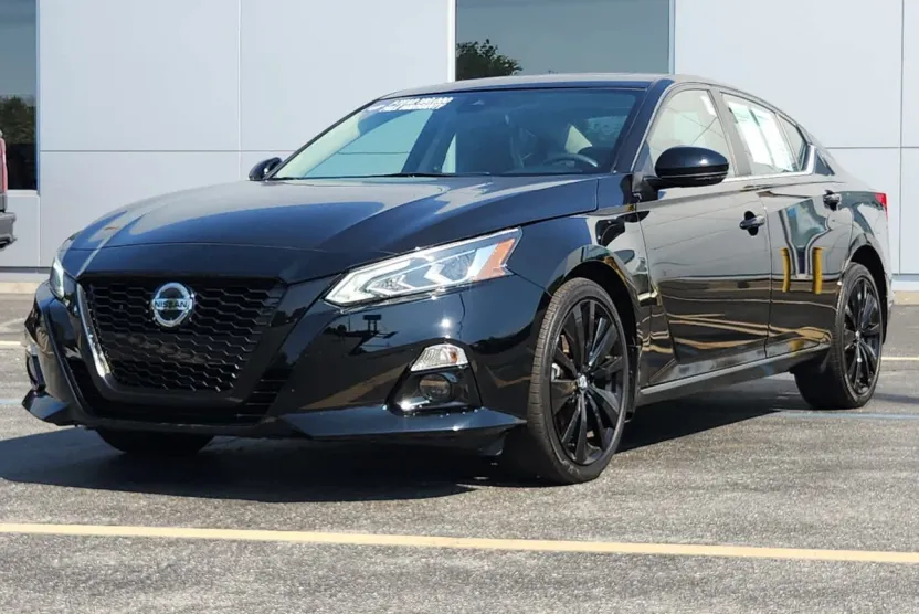 2022 Nissan Altima 2.5 SR photo 1