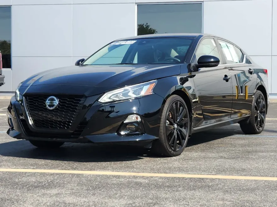 2022 Nissan Altima 2.5 SR photo 1
