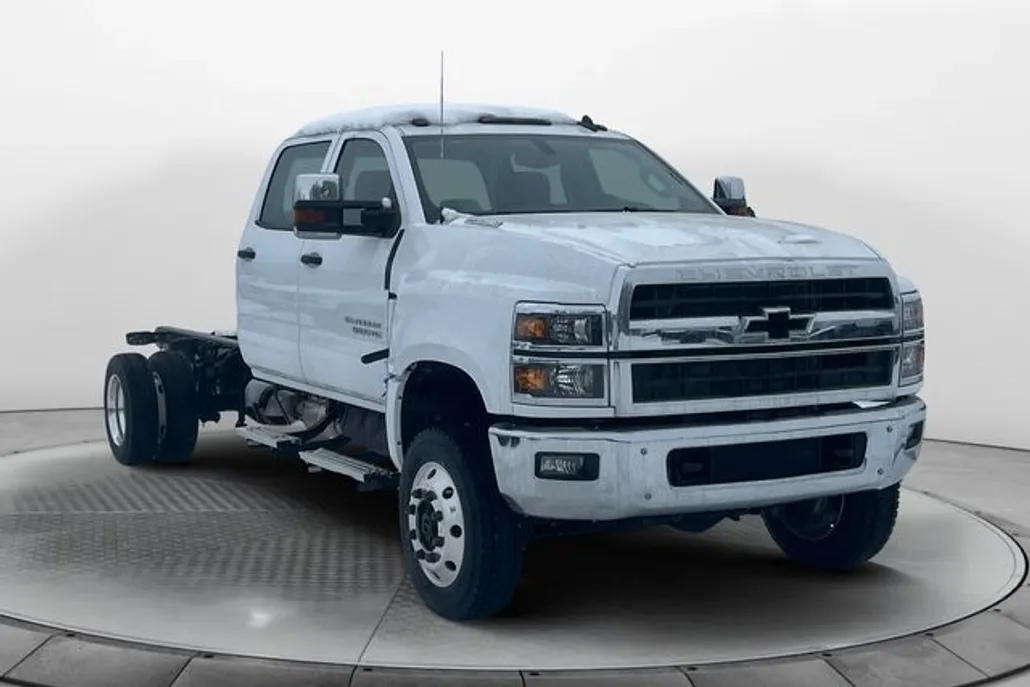2024 Chevrolet Silverado 5500HD LT photo 1