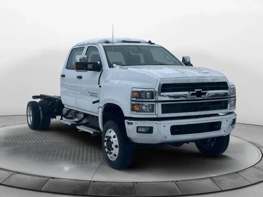 2024 Chevrolet Silverado 5500HD LT photo 1