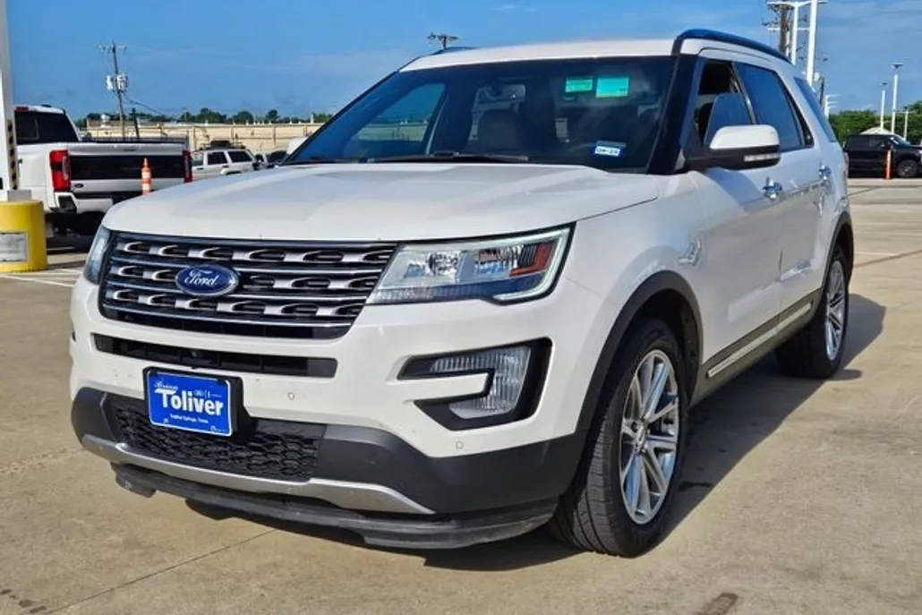 2017 Ford Explorer Limited Sport photo 1
