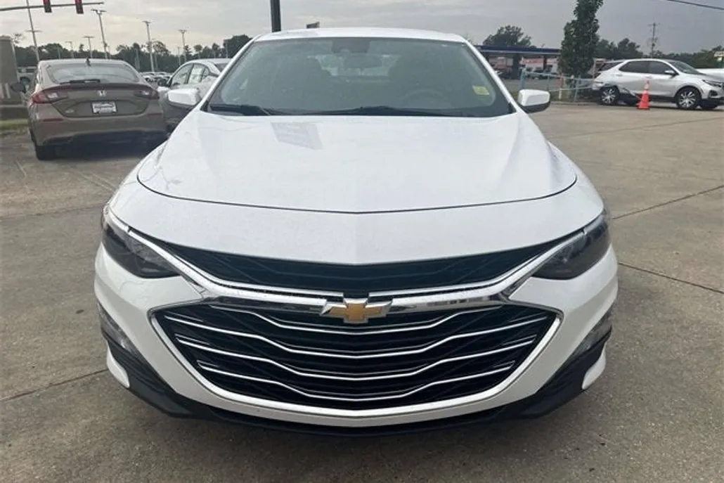 2025 Chevrolet Malibu 1LT photo 1