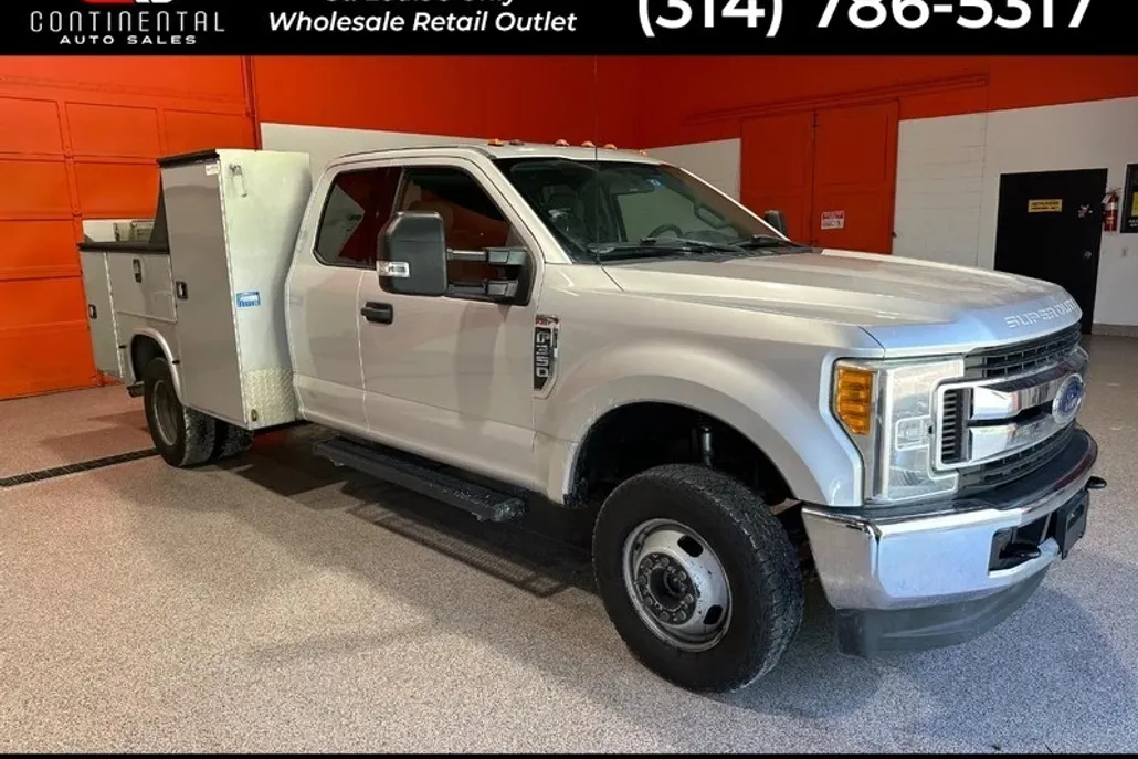 2017 Ford F-350 XLT photo 1