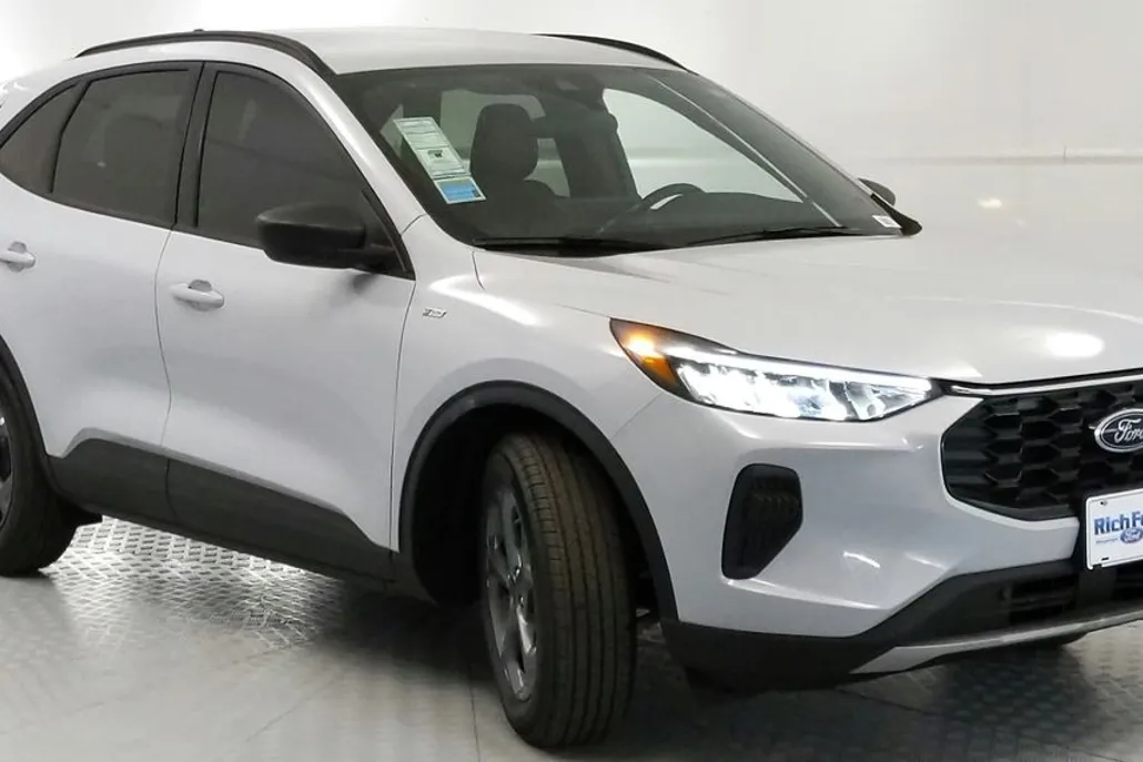 2025 Ford Escape ST-Line photo 1