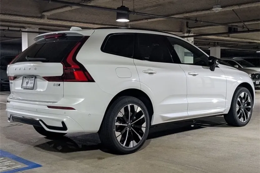 2026 Volvo XC60 B5 Plus photo 1