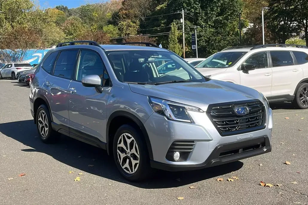 2022 Subaru Forester Premium photo 1