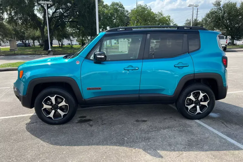 2022 Jeep Renegade Trailhawk photo 1