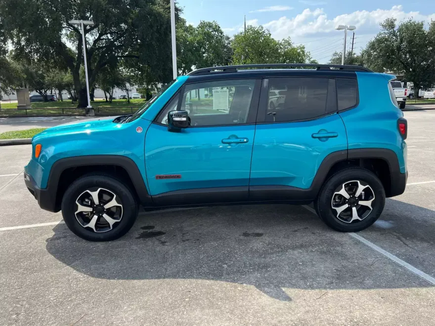 2022 Jeep Renegade Trailhawk photo 1