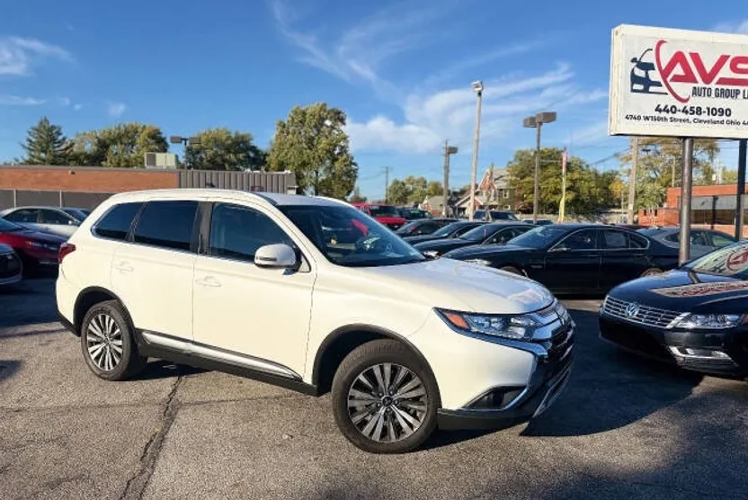 2020 Mitsubishi Outlander SEL photo 1