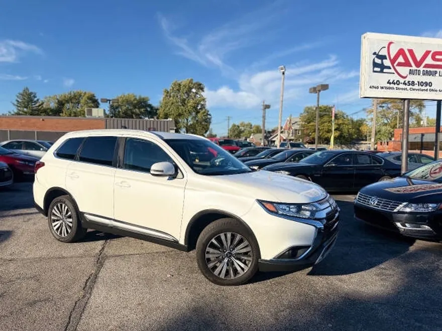 2020 Mitsubishi Outlander SEL photo 1