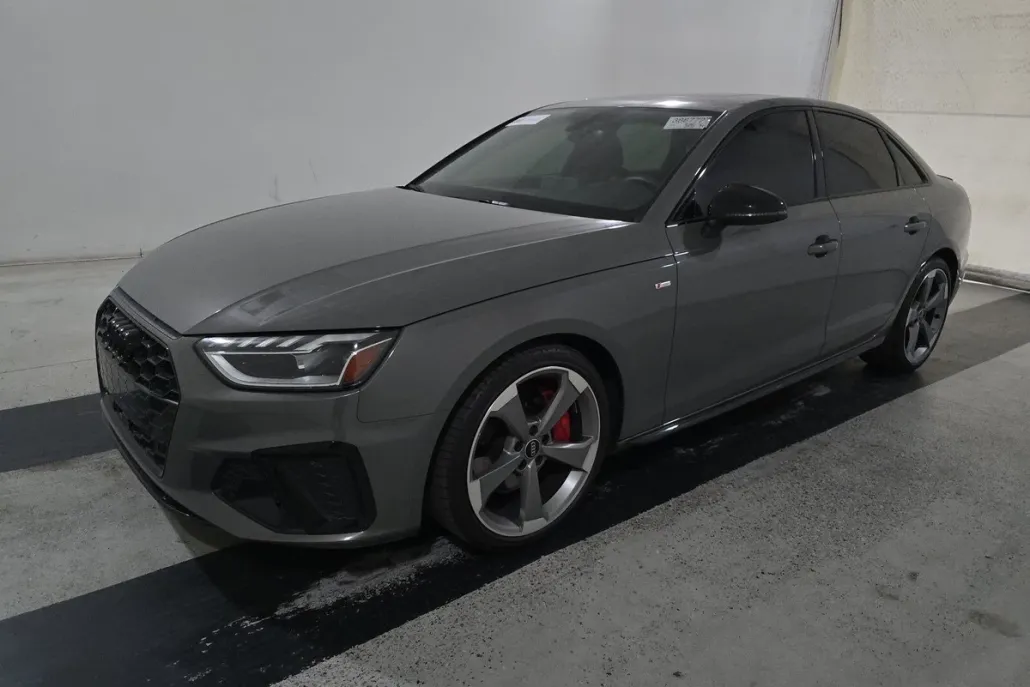 2023 Audi A4 S line Quattro Premium Plus photo 1