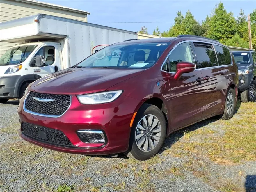 2021 Chrysler Pacifica Hybrid Touring photo 1