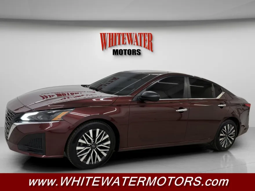 2024 Nissan Altima 2.5 SV photo 1
