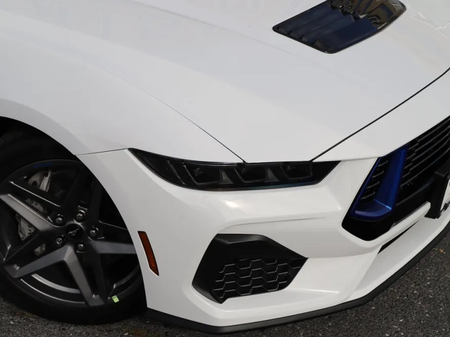 2025 Ford Mustang EcoBoost photo 1