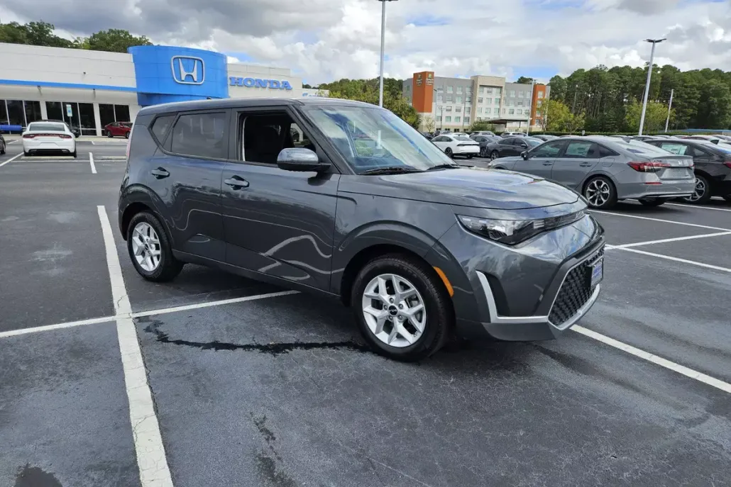 2024 Kia Soul LX photo 1
