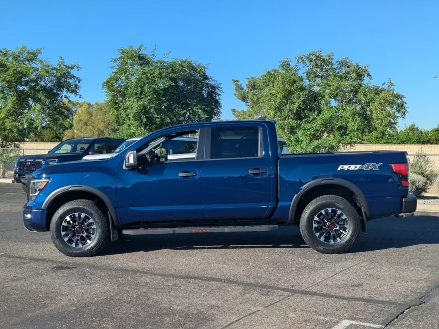 2023 Nissan Titan PRO-4X photo 1