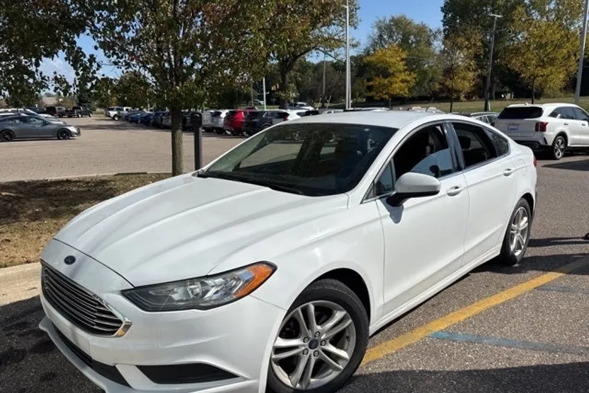 2018 Ford Fusion SE photo 1