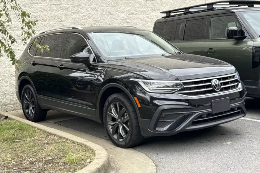 2022 Volkswagen Tiguan SE photo 1