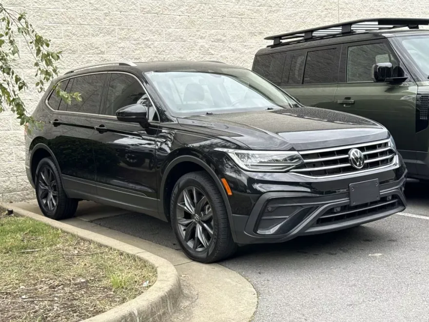 2022 Volkswagen Tiguan SE photo 1