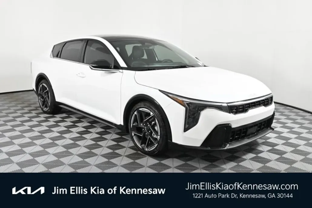 2025 Kia K4 GT-Line photo 1