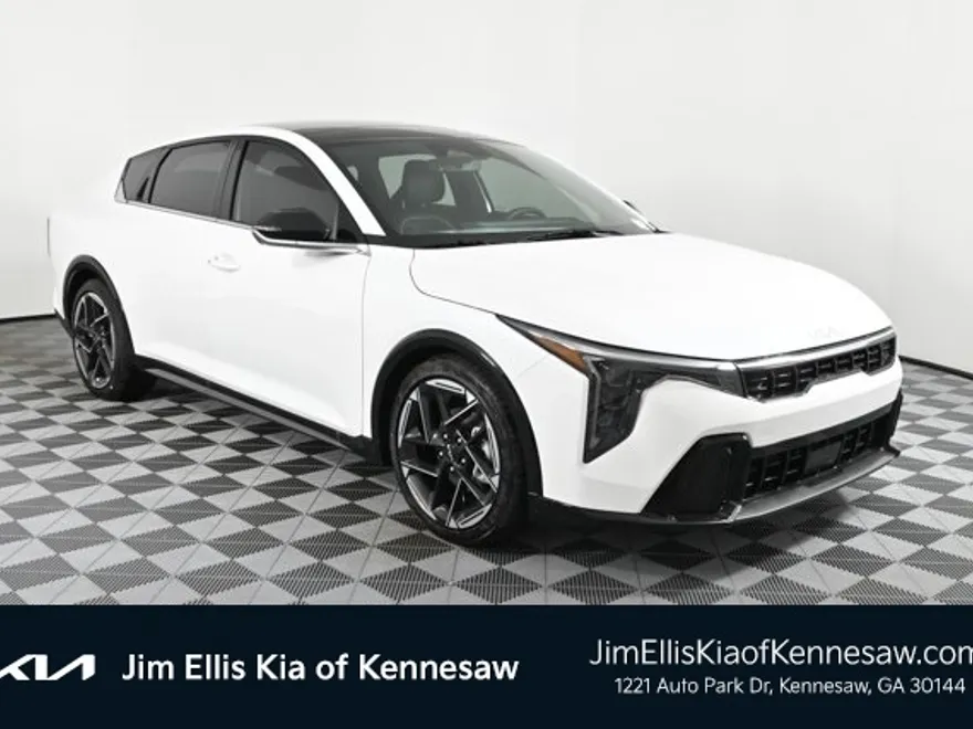 2025 Kia K4 GT-Line photo 1