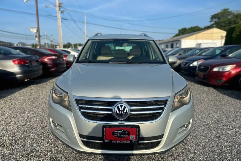2010 Volkswagen Tiguan Wolfsburg Edition photo 1