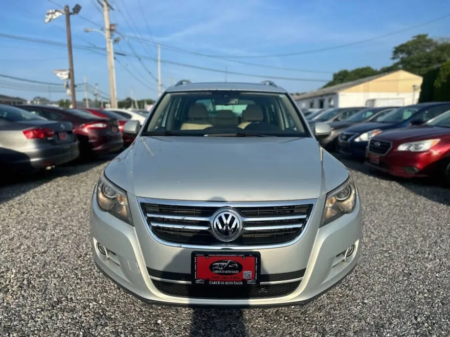 2010 Volkswagen Tiguan Wolfsburg Edition photo 1