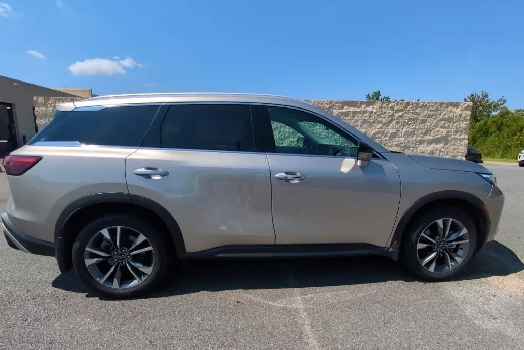 2023 Infiniti QX60 Luxe AWD photo 1
