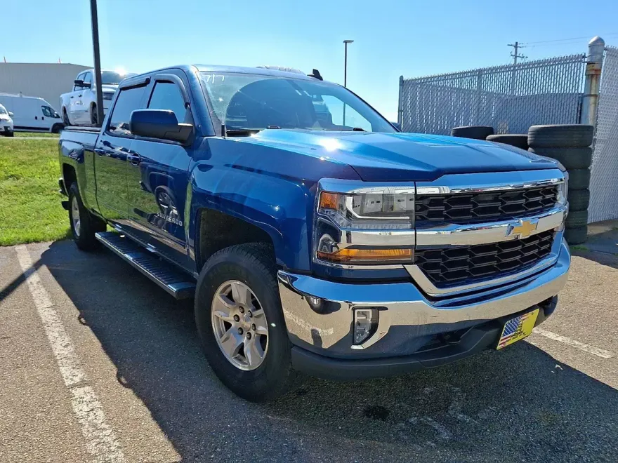 2018 Chevrolet Silverado 1500 photo 1