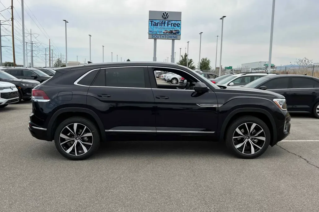 2025 Volkswagen Atlas Cross Sport SEL Premium R-Line photo 1