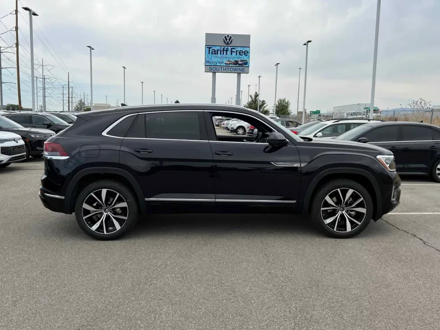 2025 Volkswagen Atlas Cross Sport SEL Premium R-Line photo 1