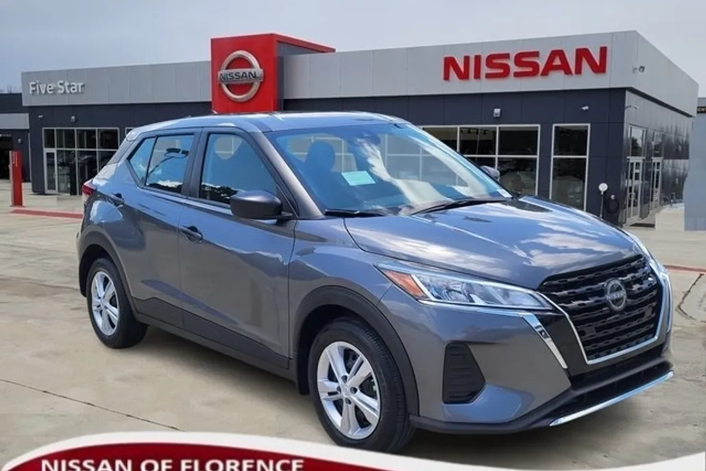 2025 Nissan Kicks Play S photo 1