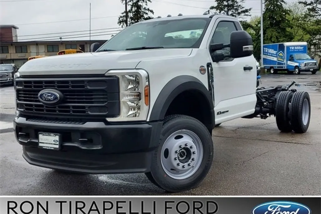 2025 Ford F-550 photo 1