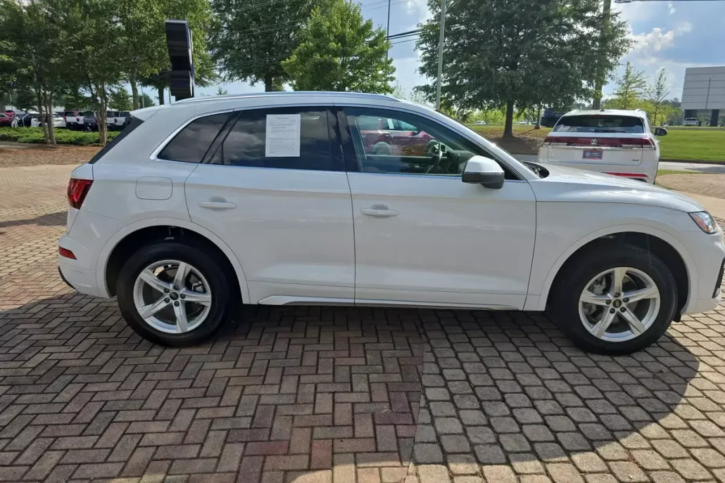 2024 Audi Q5 Premium photo 1