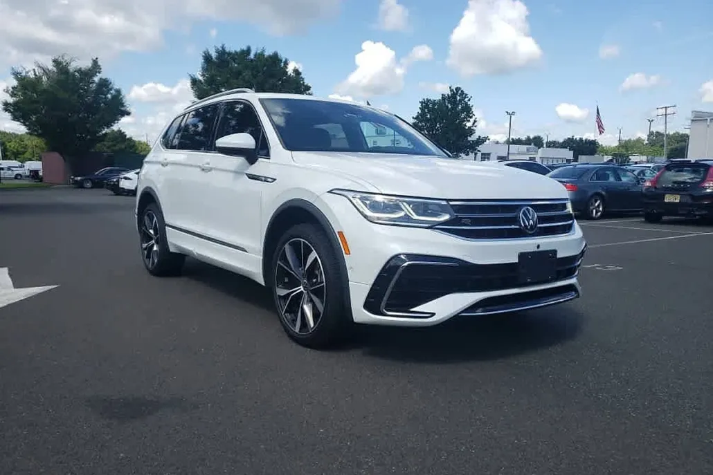 2022 Volkswagen Tiguan SEL Premium R-Line photo 1
