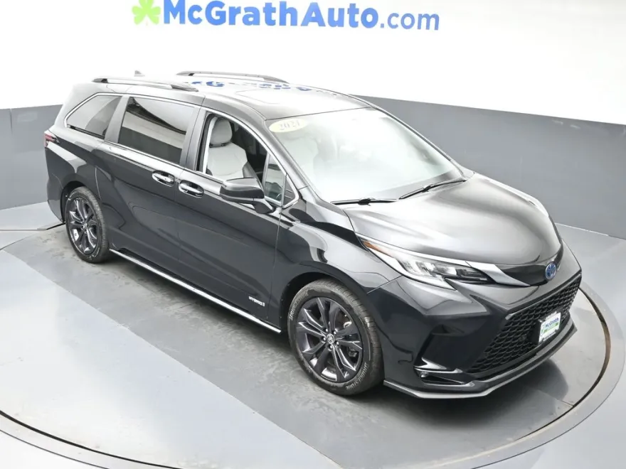 2021 Toyota Sienna XSE photo 1